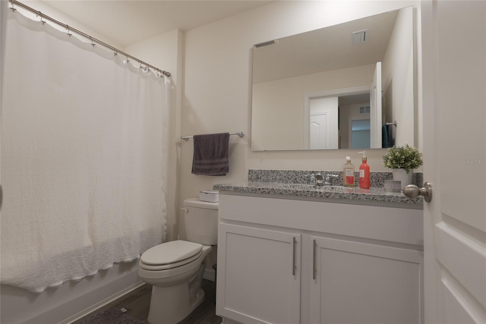 SOUTH MEWS/AVIAN POINTE - Residential Lease