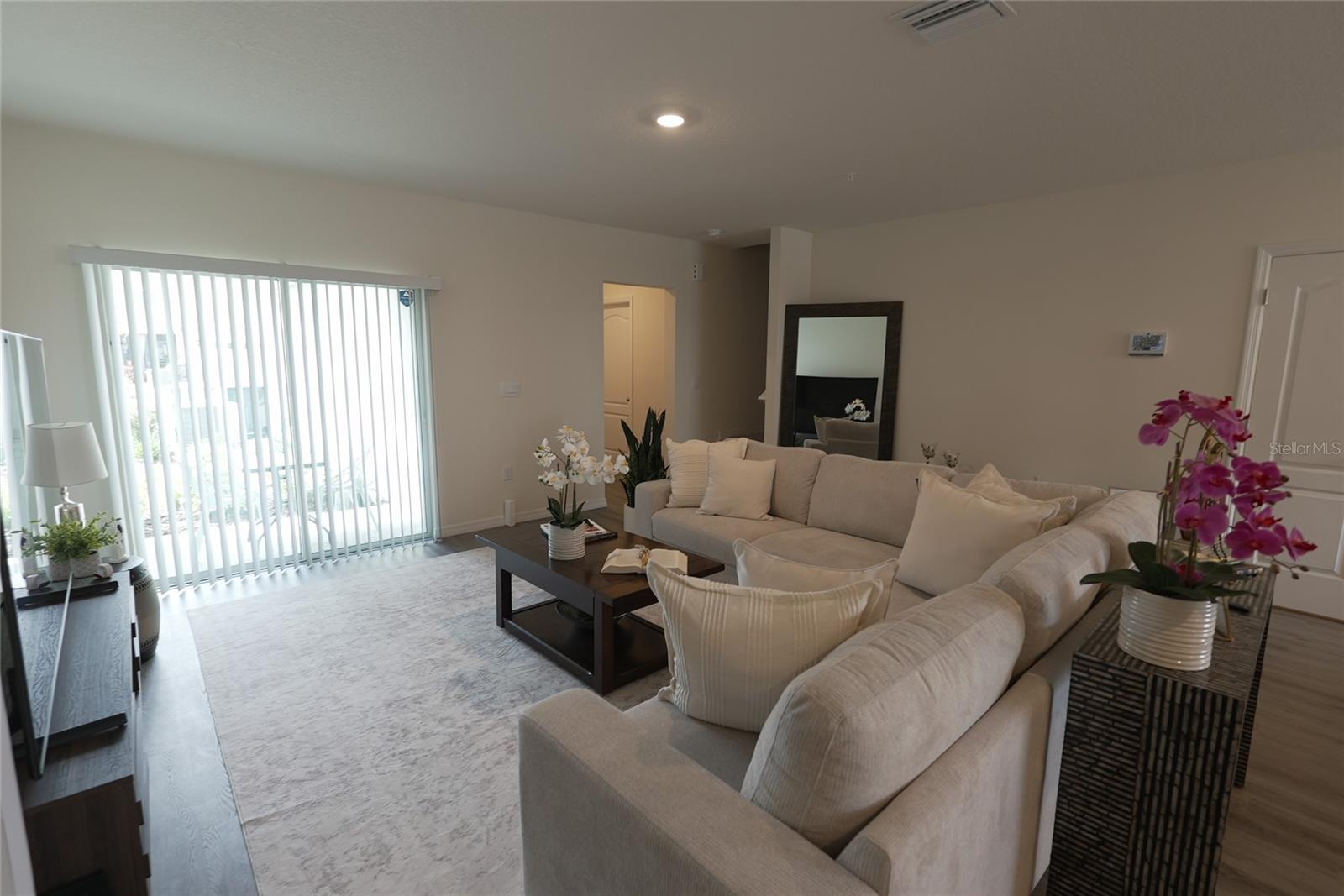 SOUTH MEWS/AVIAN POINTE - Residential Lease