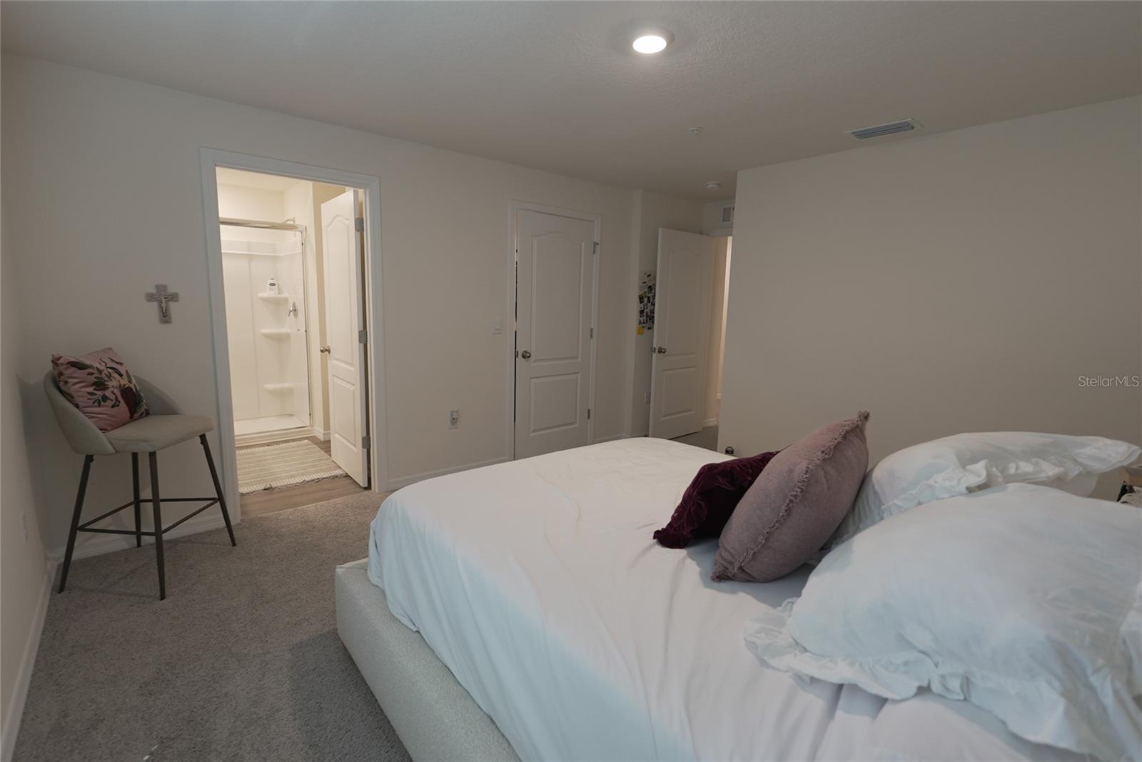SOUTH MEWS/AVIAN POINTE - Residential Lease