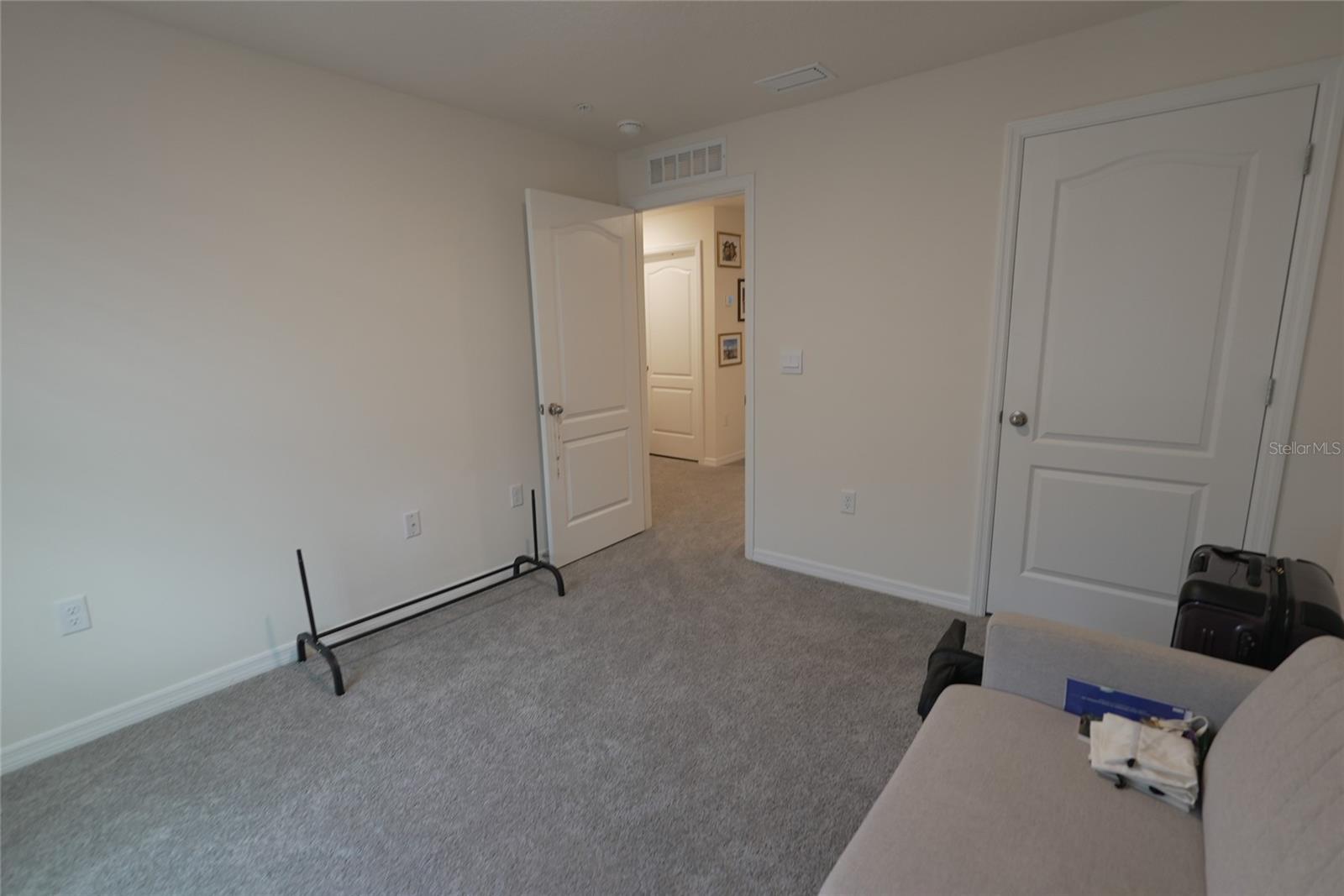 SOUTH MEWS/AVIAN POINTE - Residential Lease
