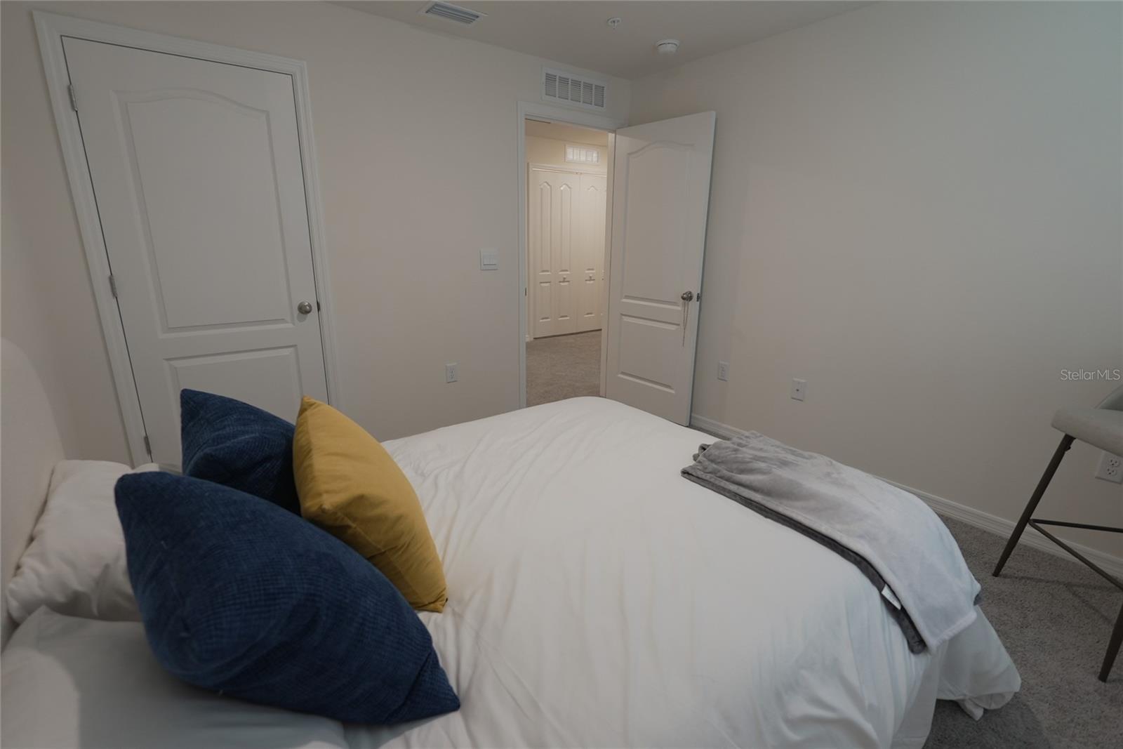 SOUTH MEWS/AVIAN POINTE - Residential Lease