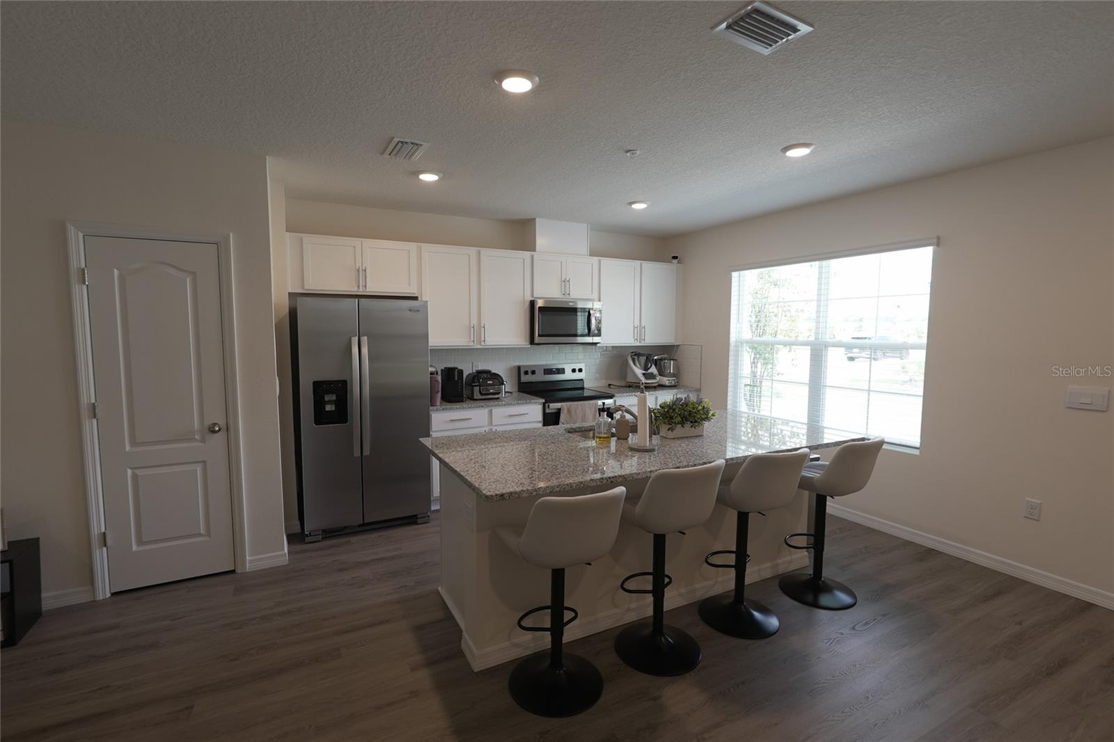 SOUTH MEWS/AVIAN POINTE - Residential Lease