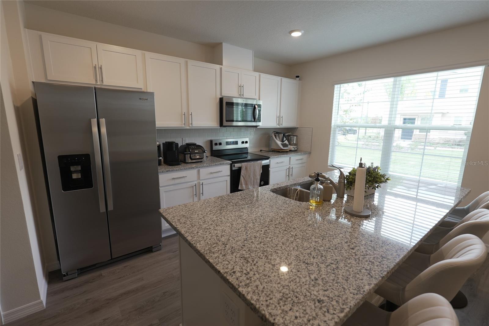 SOUTH MEWS/AVIAN POINTE - Residential Lease