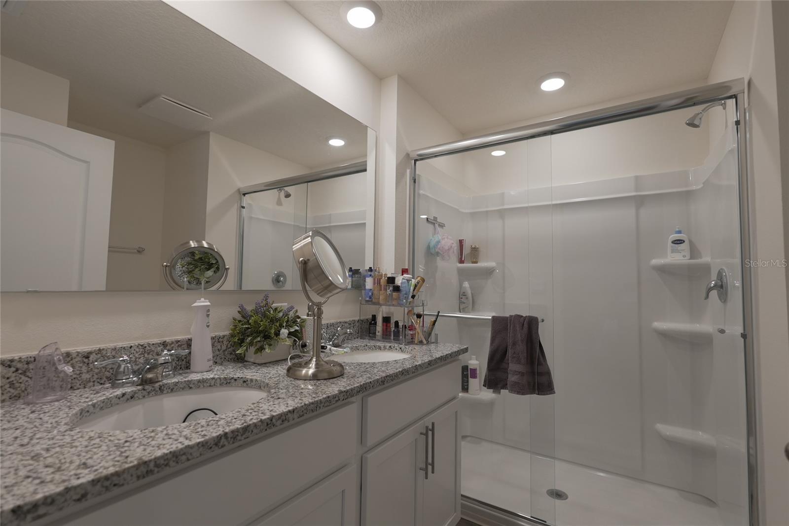 SOUTH MEWS/AVIAN POINTE - Residential Lease