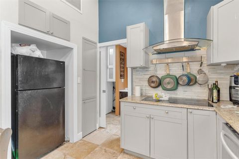 Tiny photo for 604 N Sinclair Avenue, Tavares, FL 32778 (MLS # G5098803)