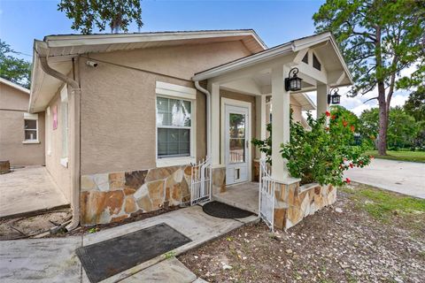 Tiny photo for 604 N Sinclair Avenue, Tavares, FL 32778 (MLS # G5098803)
