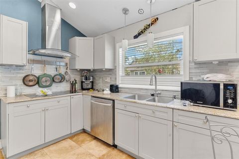 Tiny photo for 604 N Sinclair Avenue, Tavares, FL 32778 (MLS # G5098803)