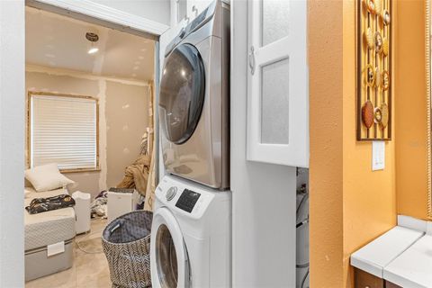 Tiny photo for 604 N Sinclair Avenue, Tavares, FL 32778 (MLS # G5098803)