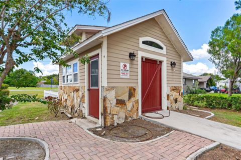 Tiny photo for 604 N Sinclair Avenue, Tavares, FL 32778 (MLS # G5098803)