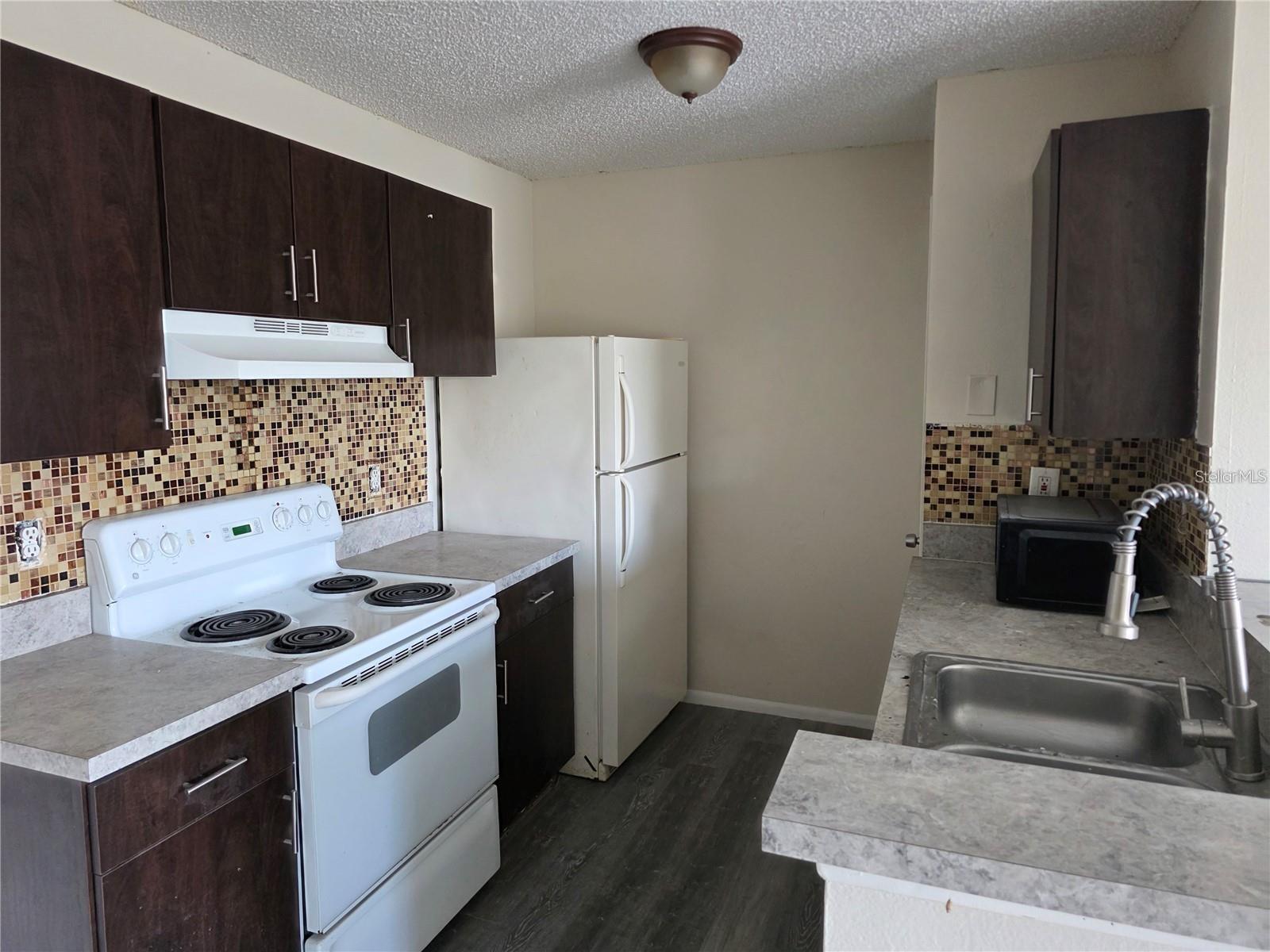 2030 CASCADES BOULEVARD 204