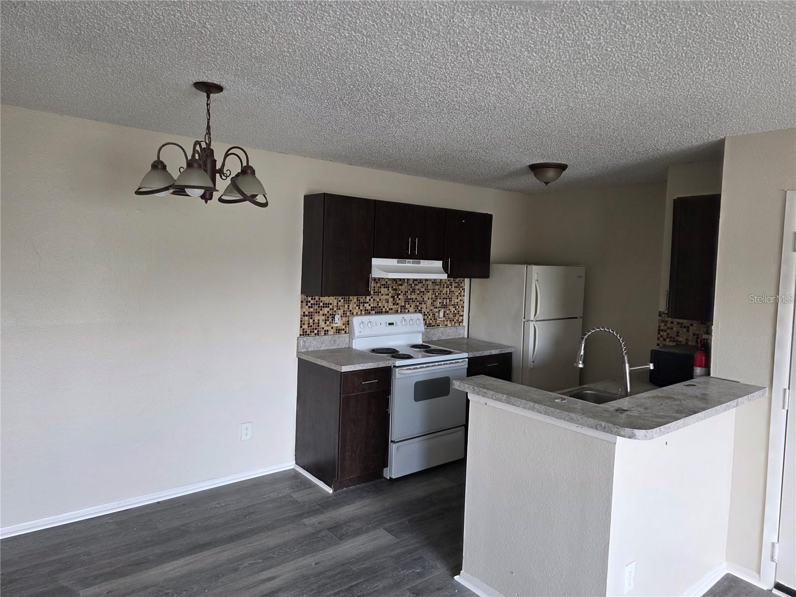 2030 CASCADES BOULEVARD 204