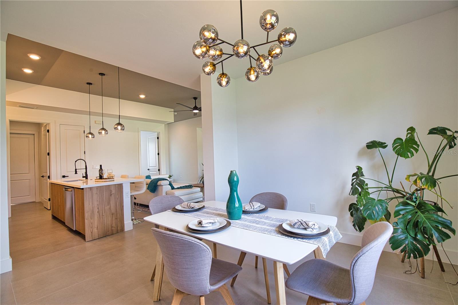 SOUTH VENICE - Residential