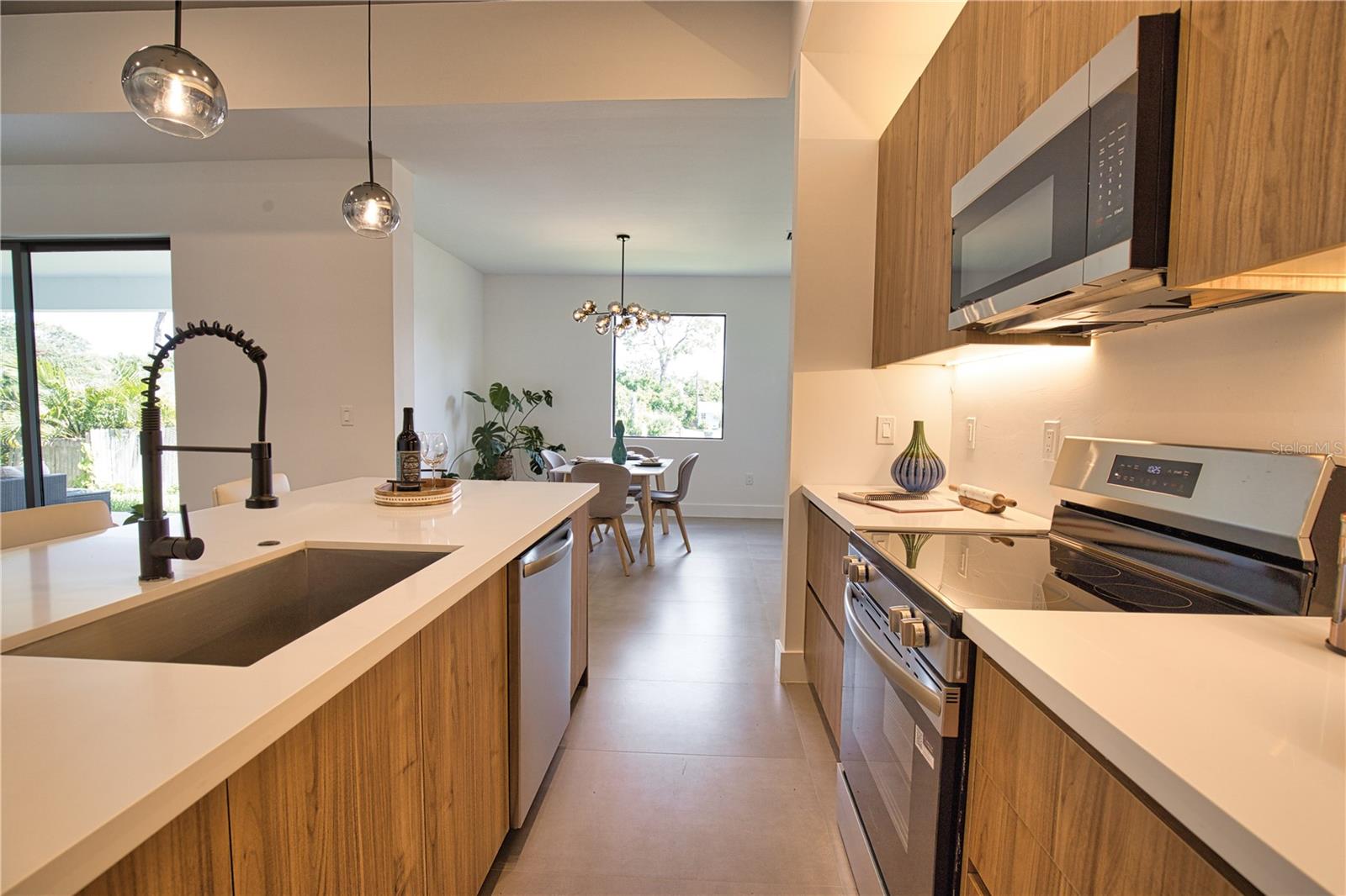 SOUTH VENICE - Residential