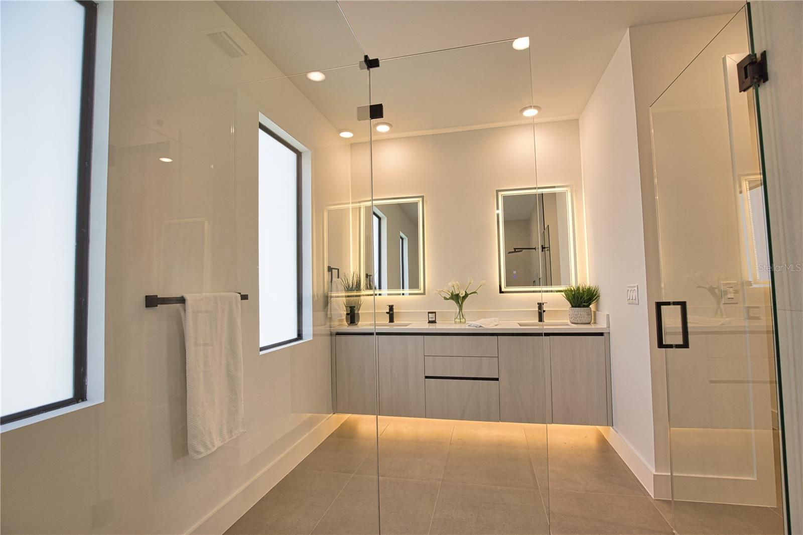 SOUTH VENICE - Residential