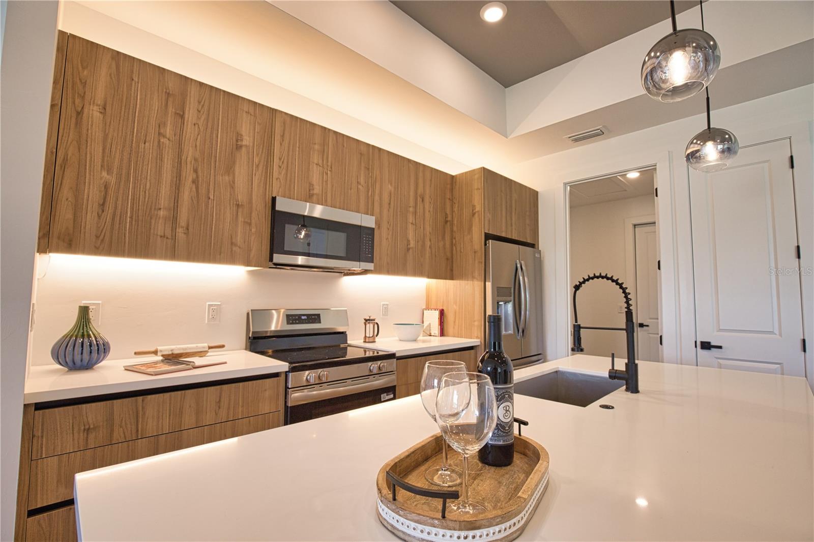 SOUTH VENICE - Residential