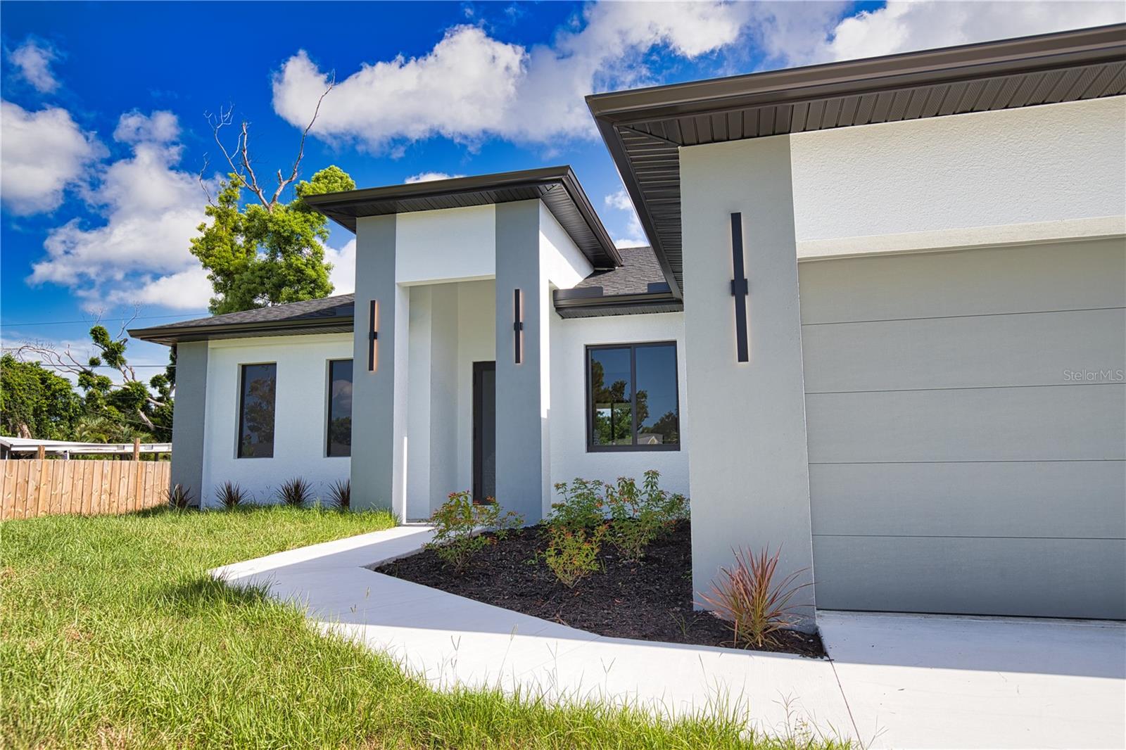 SOUTH VENICE - Residential