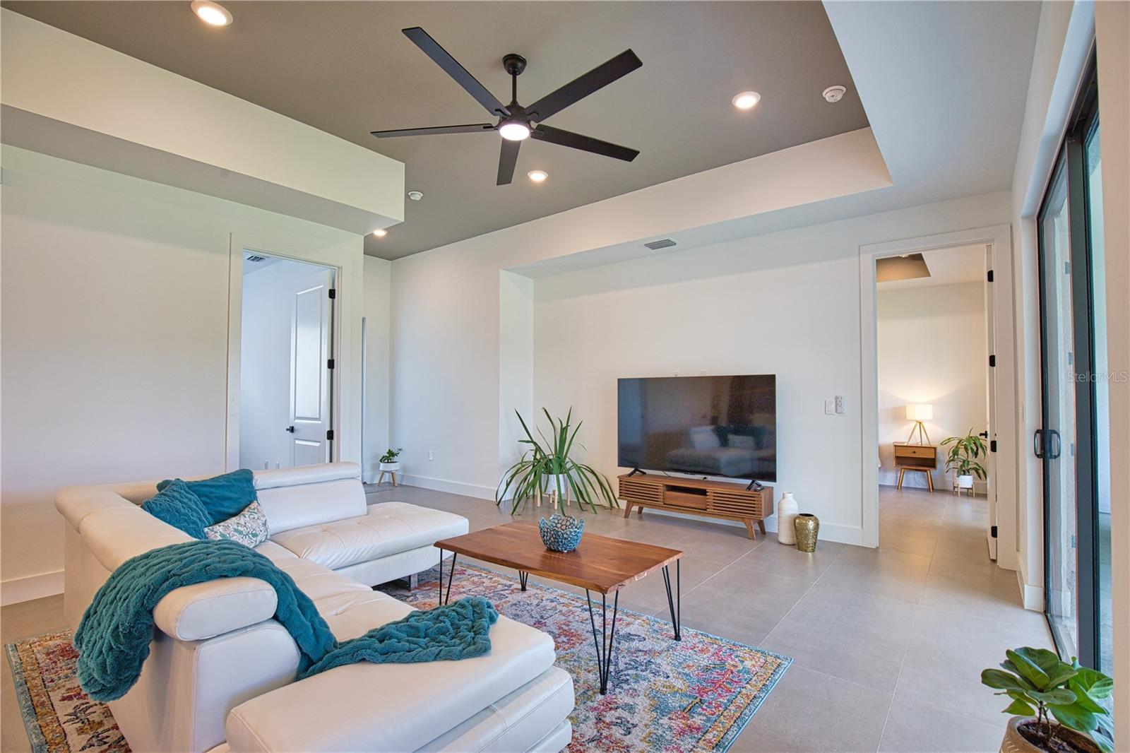 SOUTH VENICE - Residential