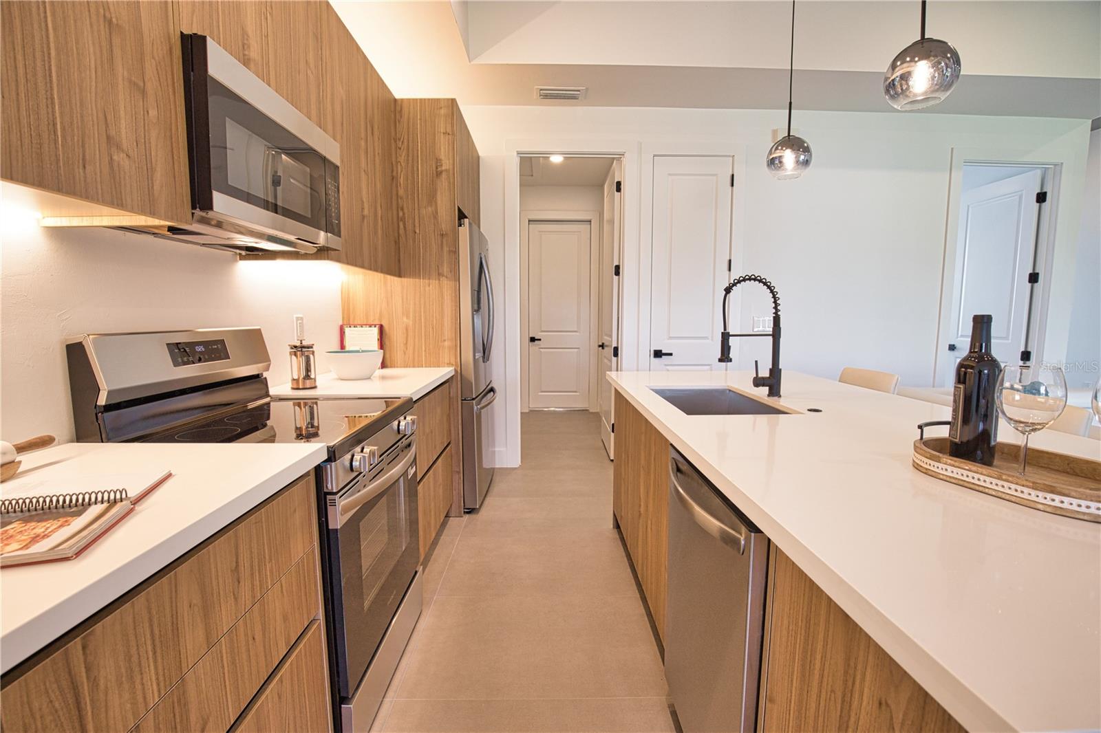 SOUTH VENICE - Residential