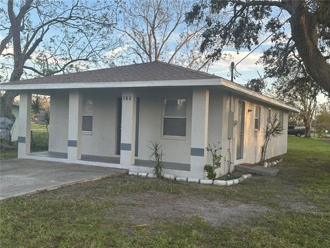 A home in PALMETTO