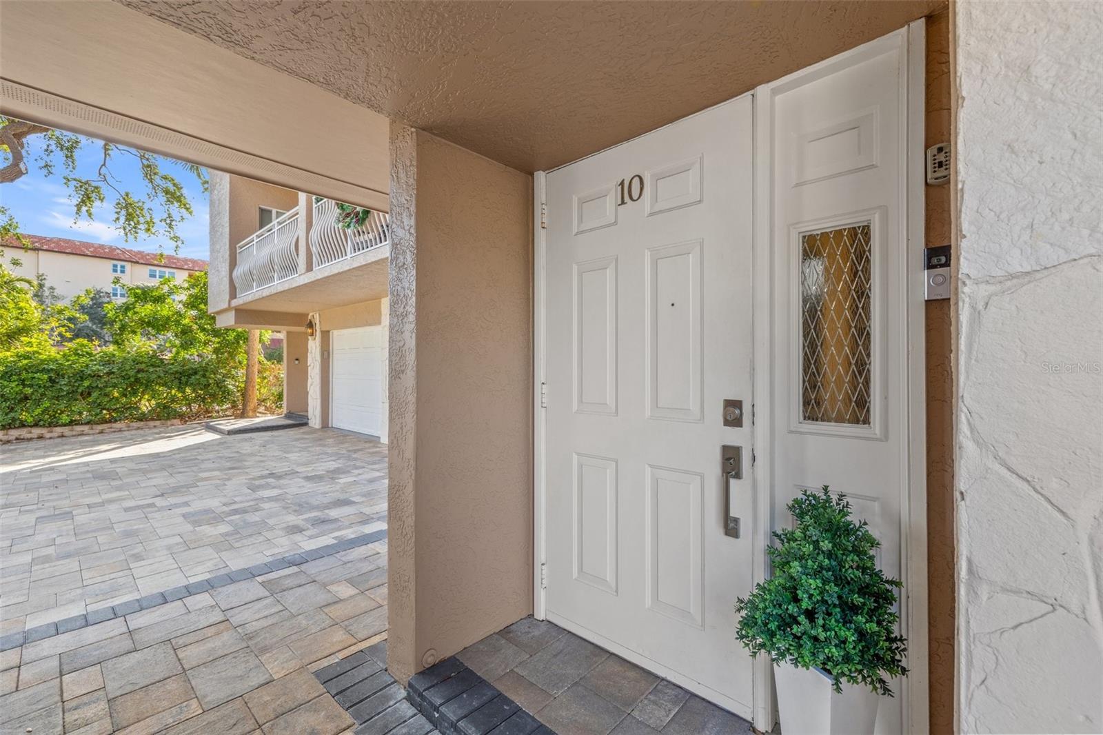 936 PINELLAS BAYWAY S T10