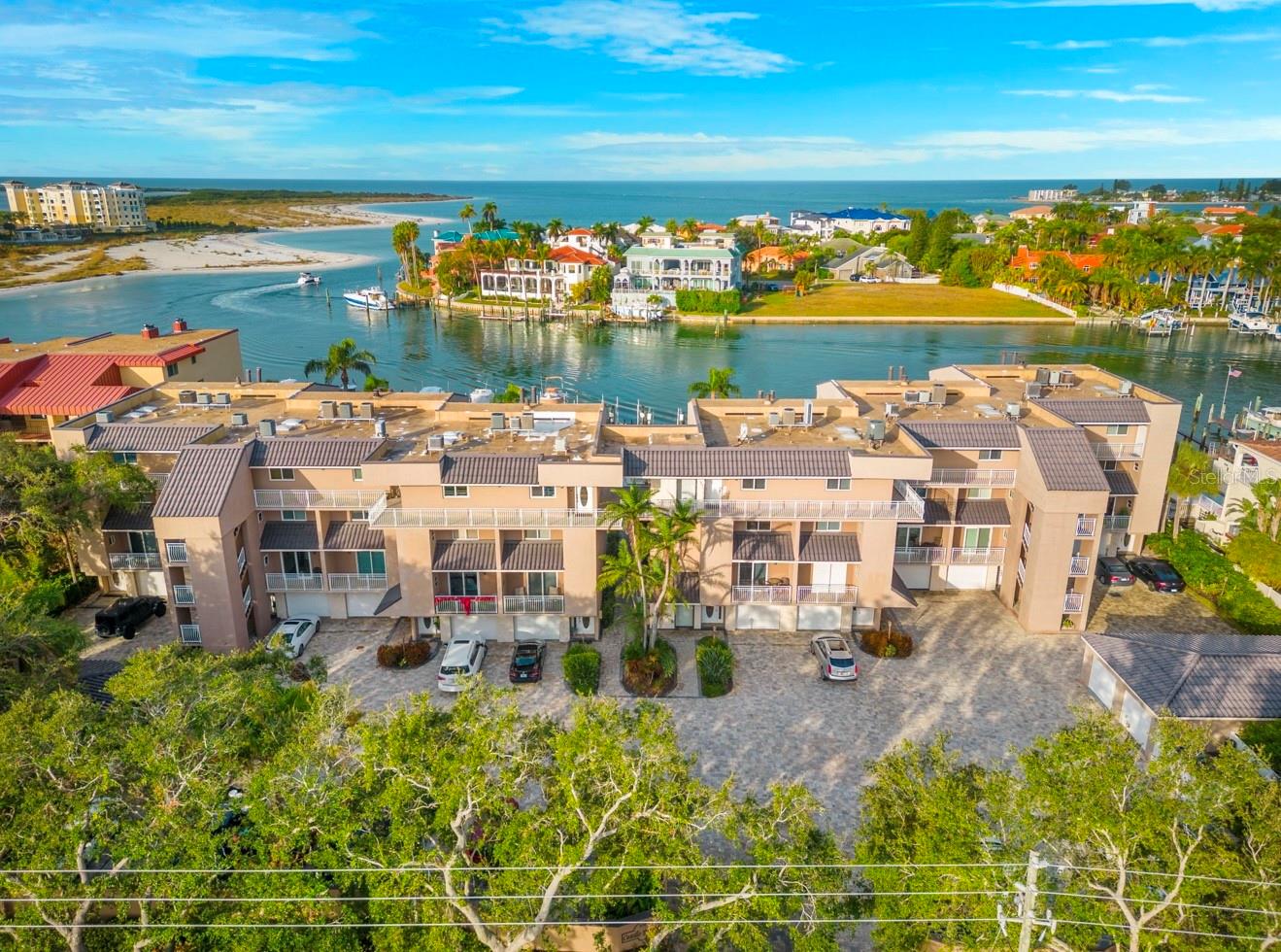 936 PINELLAS BAYWAY S T10