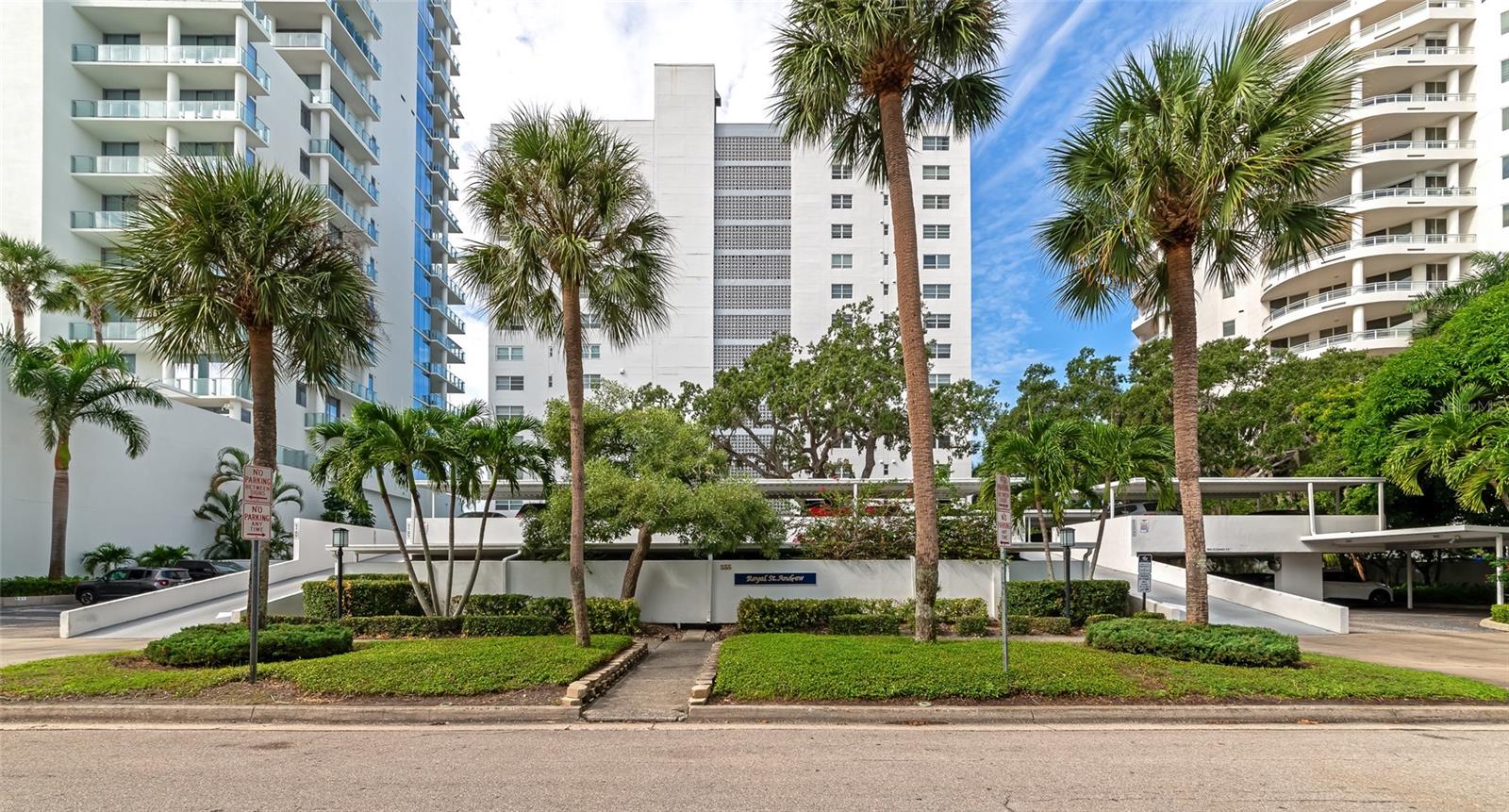 ROYAL ST ANDREW - Residential