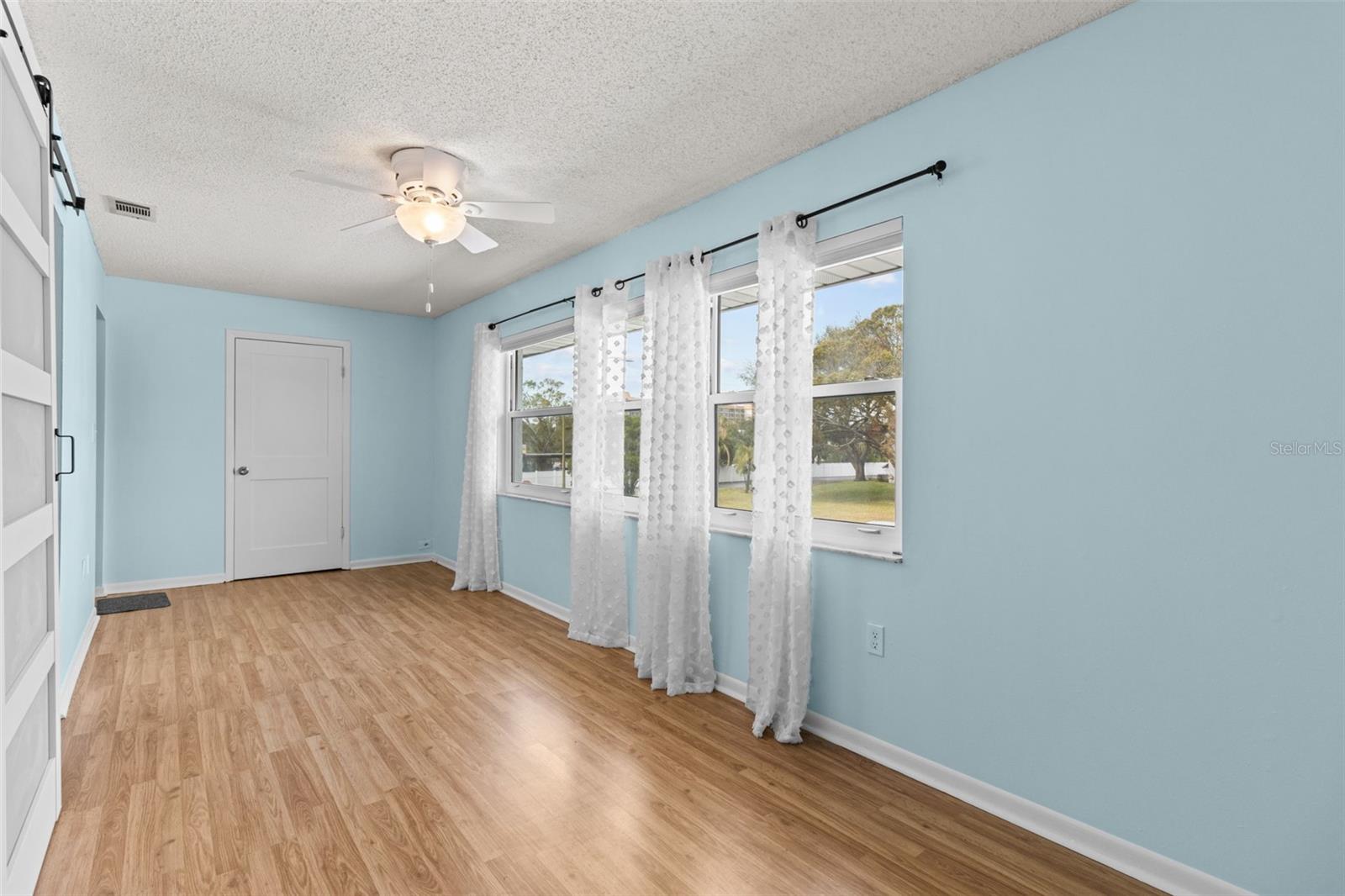 PARADISE SHORES - Residential