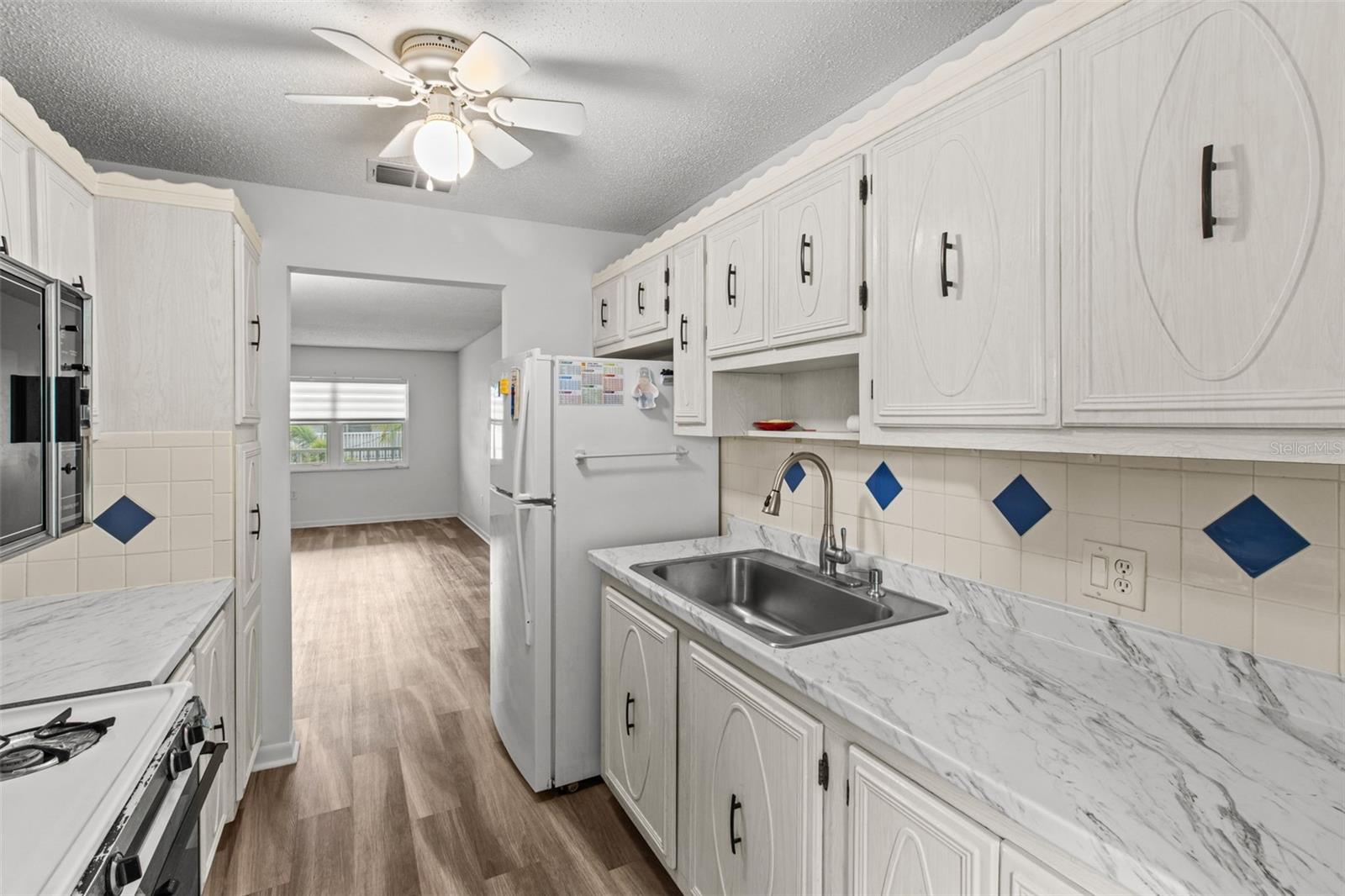 PARADISE SHORES - Residential