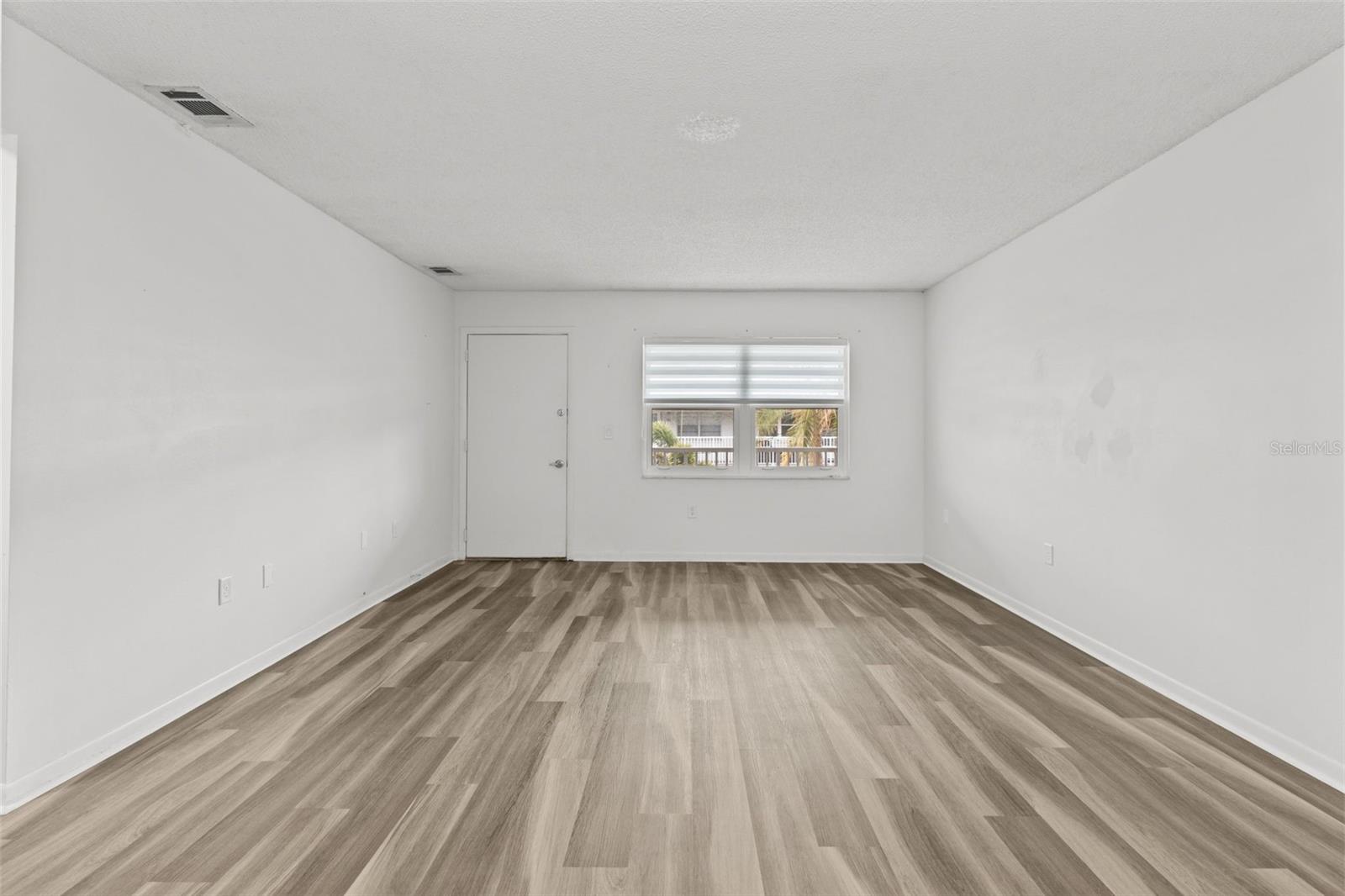 PARADISE SHORES - Residential