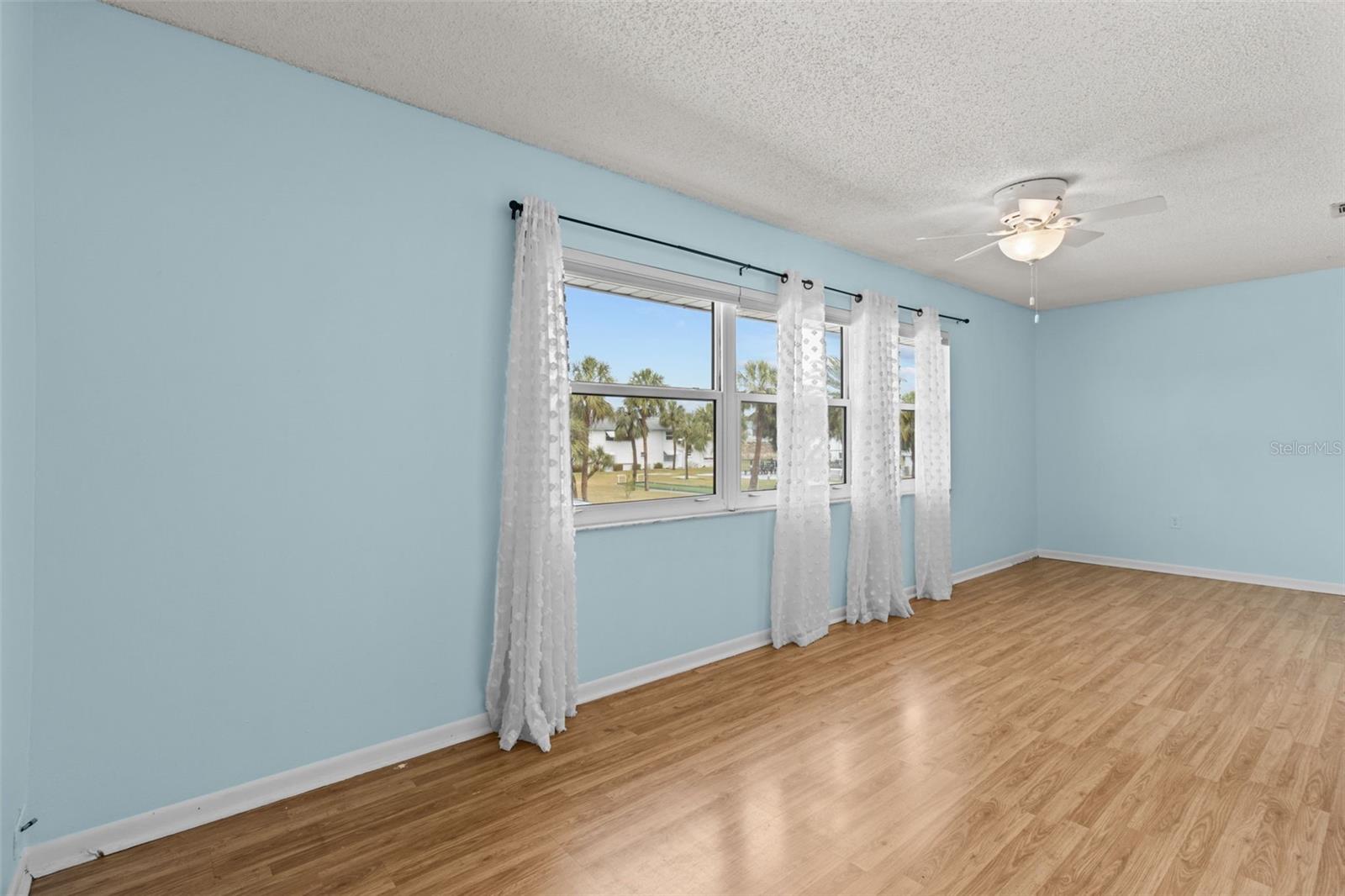 PARADISE SHORES - Residential