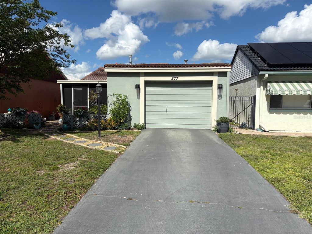 Photo of 277 Mariposa, Winter Haven, FL 33884 (MLS # L4961311)