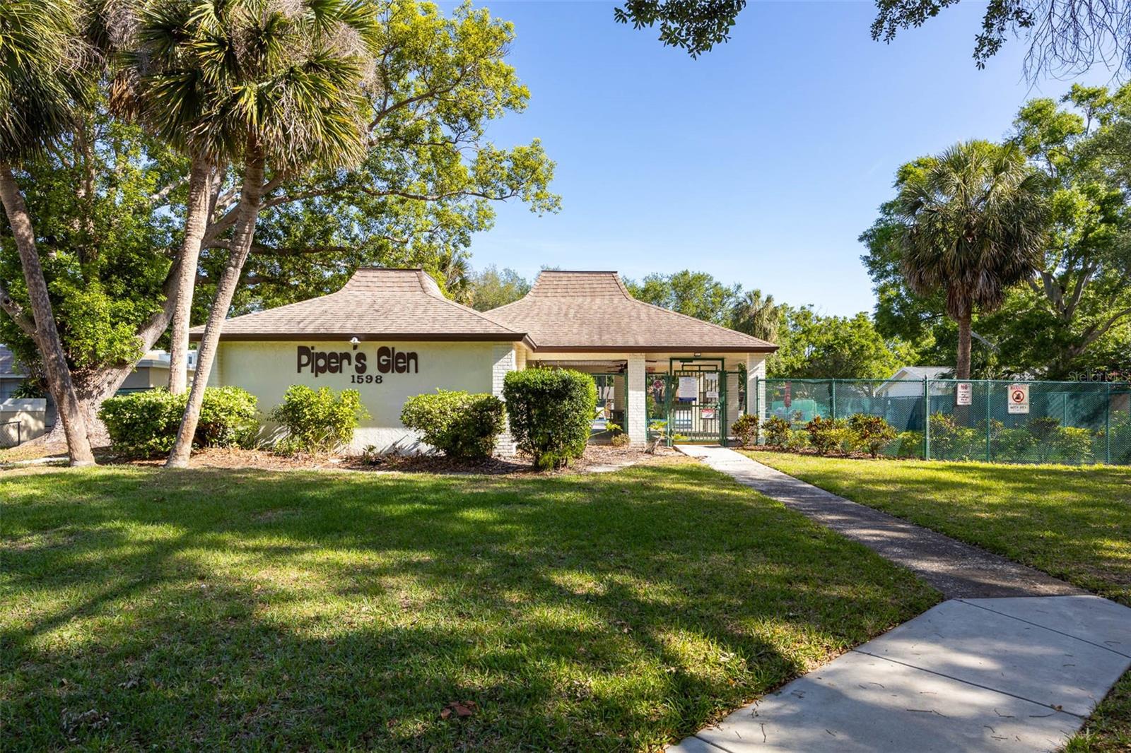 PIPERS GLEN CONDO - Residential