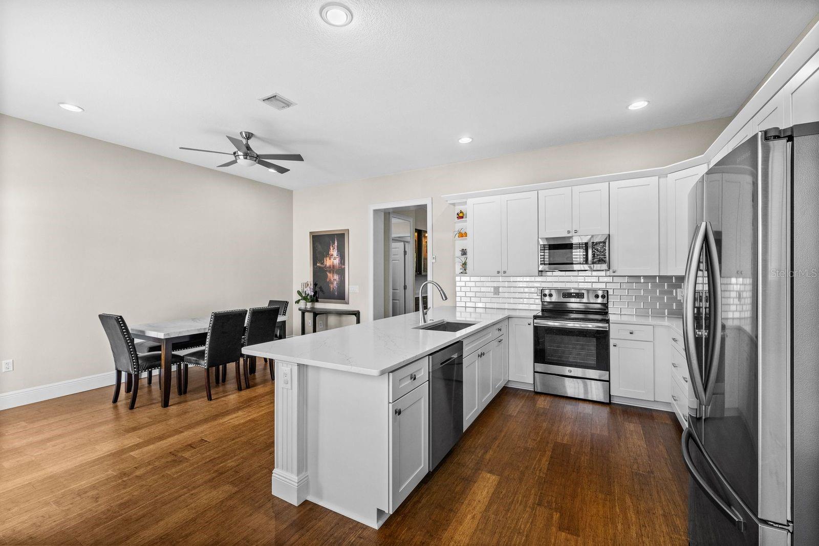 SPRING PARK TOWNHOMES OF SOUTH VILLAGE - Residential