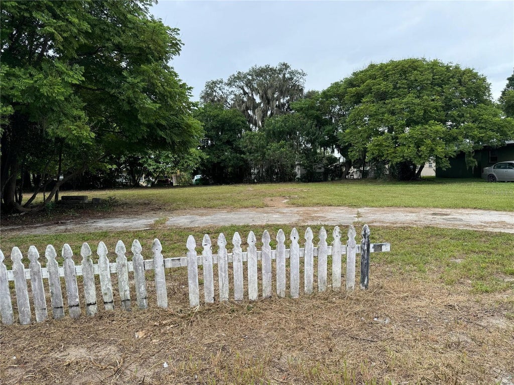 Photo of 128 W Northside Drive, Lake Wales, FL 33853 (MLS # S5157580)
