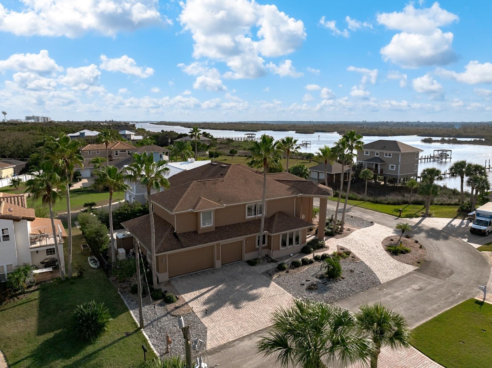 RIVER VIEW POINT - Residential