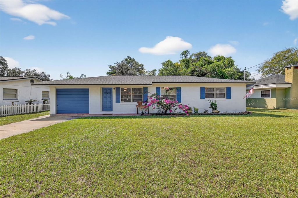 Photo of 2013 Vine Street, Leesburg, FL 34748 (MLS # G5102882)