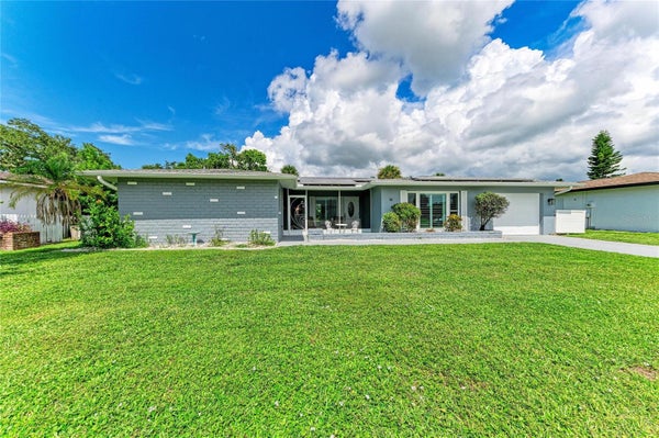 16 OAKLAND HILLS PL, ROTONDA WEST, FL 33947 - Image 0b1f27cd1bfbacd64e0219a7ae326826/3456817012