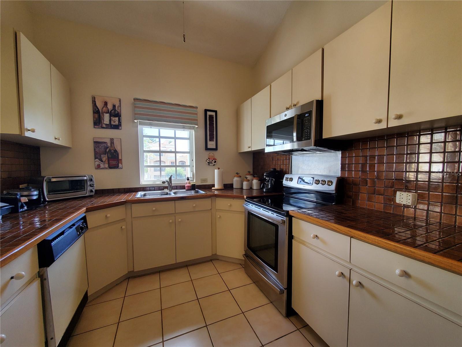 FAIRWAY COURTS - Residential Lease