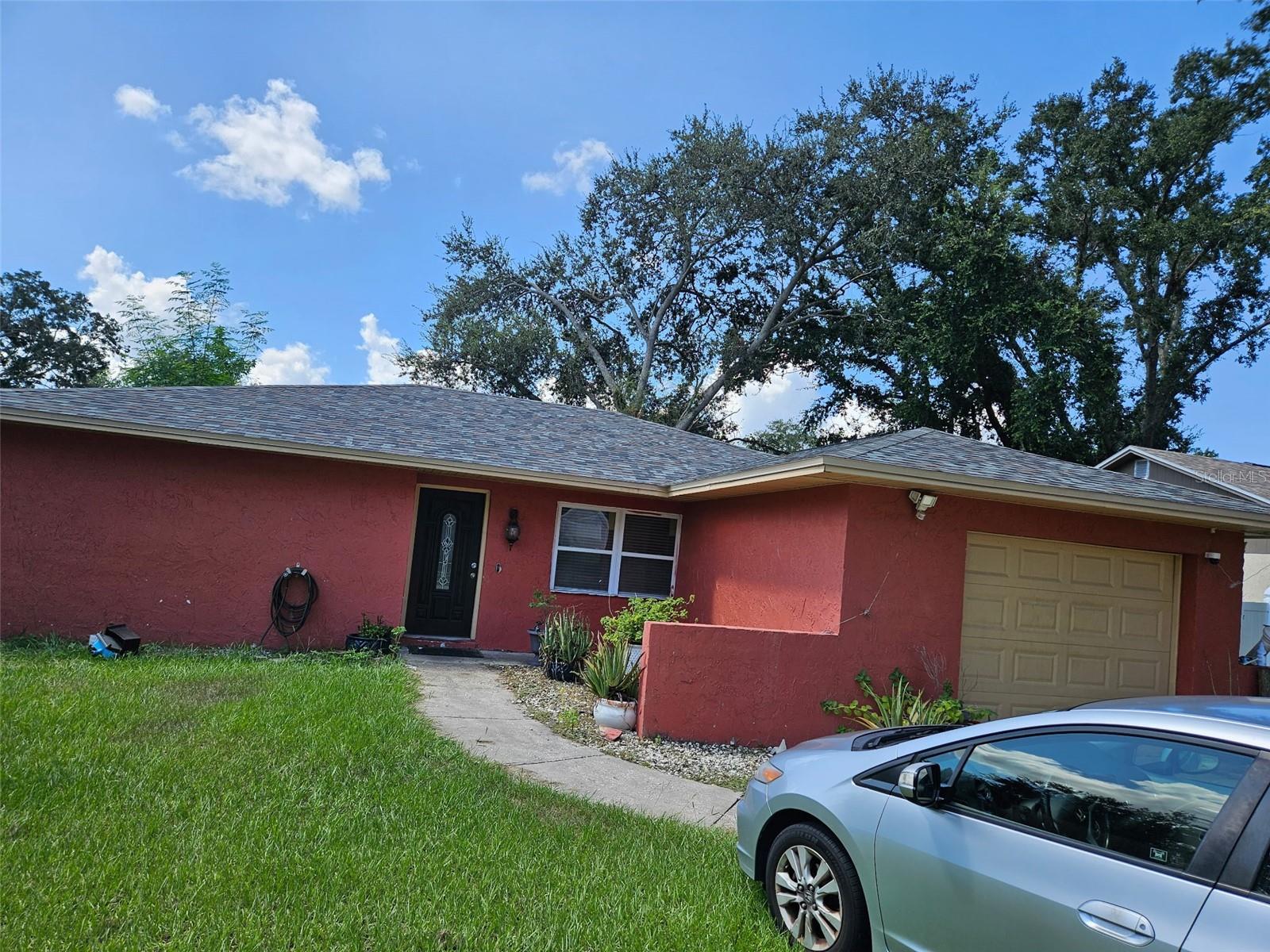 This 3br/2ba home features tile flooring in living rm, foyer, hall and all bedrooms. ceramic tile bath & kitchen.. Oversized one car garage (is
360 sq ft.) New Kitchen Countertop, New roof in 2024. This beautiful home is located minutes away from Advent Health Hospital and many attractions.