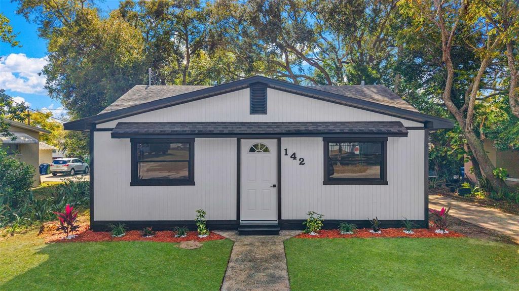 Photo of 142 Avenue B SE, Winter Haven, FL 33880 (MLS # S5142319)