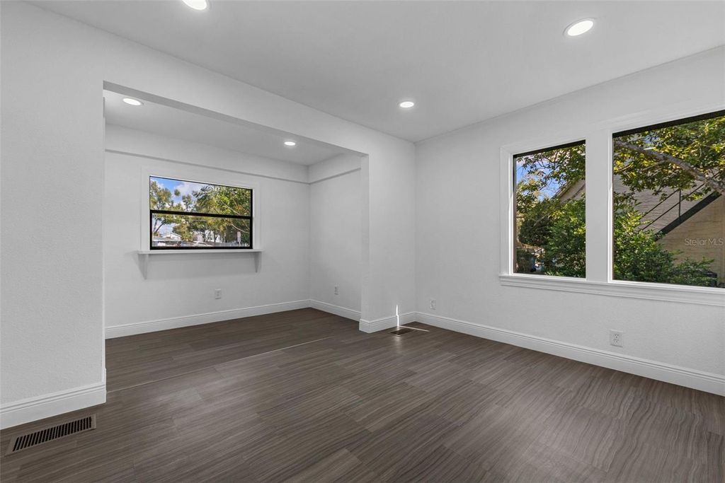 Photo of 142 Avenue B SE, Winter Haven, FL 33880 (MLS # S5142319)