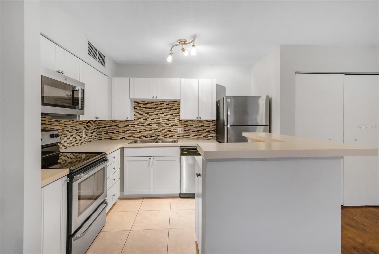 LAKEWOOD PARK A CONDO - Residential