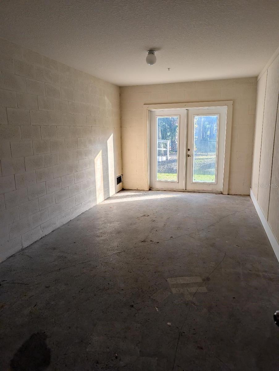 REGENCY PALMS CONDOS - Residential Lease