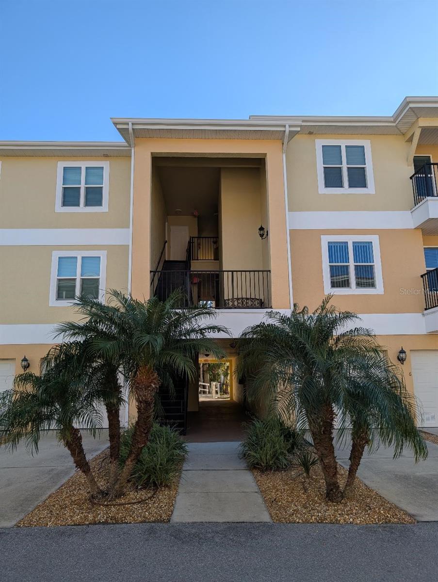 REGENCY PALMS CONDOS - Residential Lease