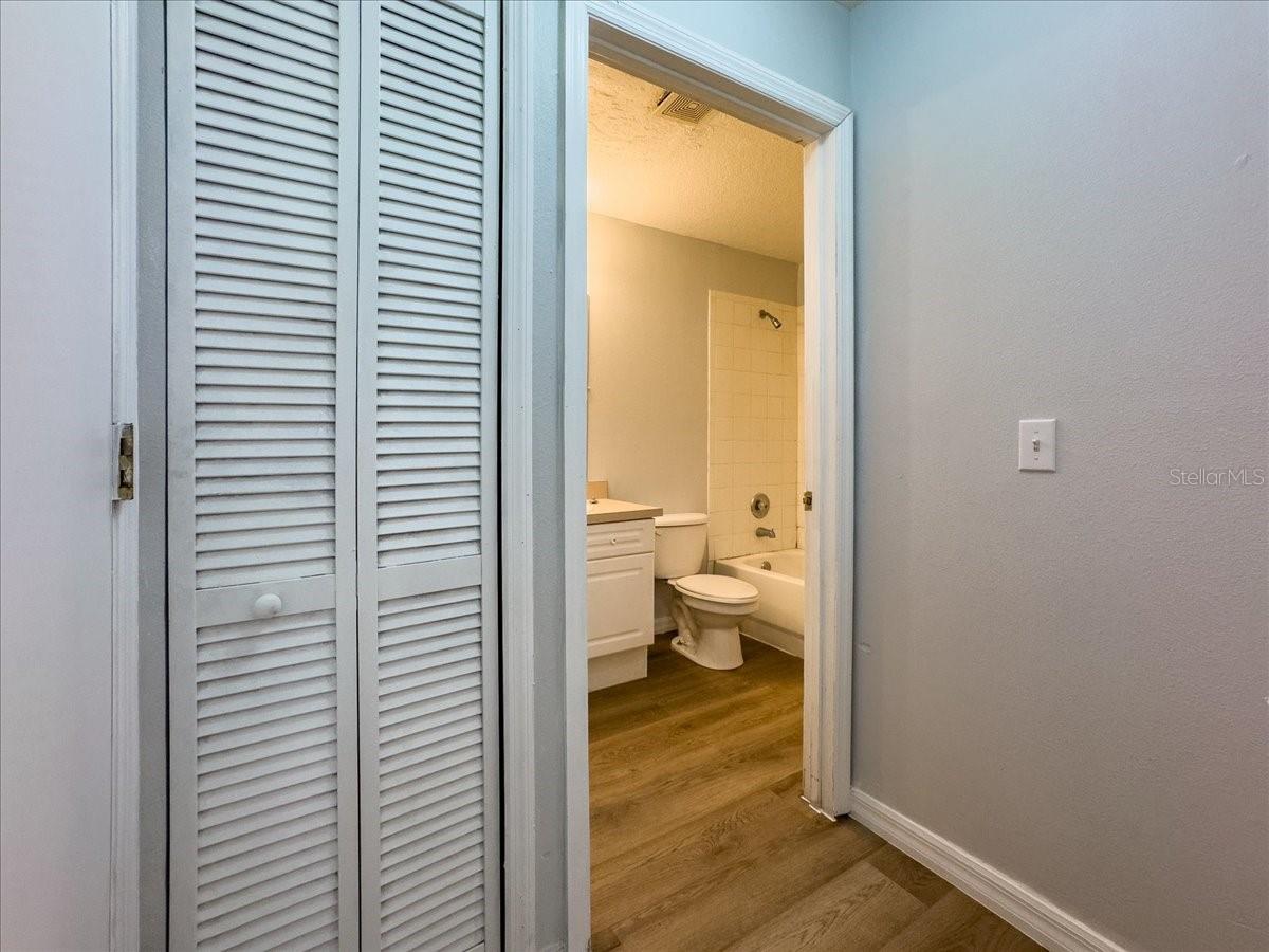 ISLAND CLUB WEST PH 01 - Residential Lease