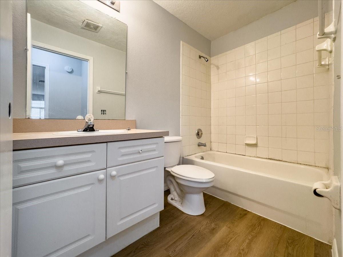 ISLAND CLUB WEST PH 01 - Residential Lease