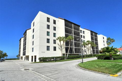 A home in LONGBOAT KEY