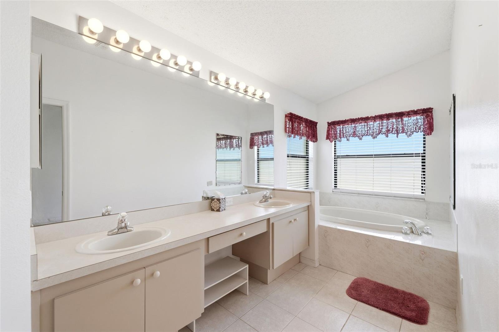 WELLINGTON AT SEVEN HILLS PH 1 - Residential