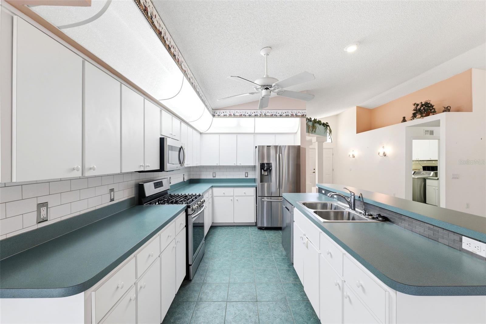 WELLINGTON AT SEVEN HILLS PH 1 - Residential