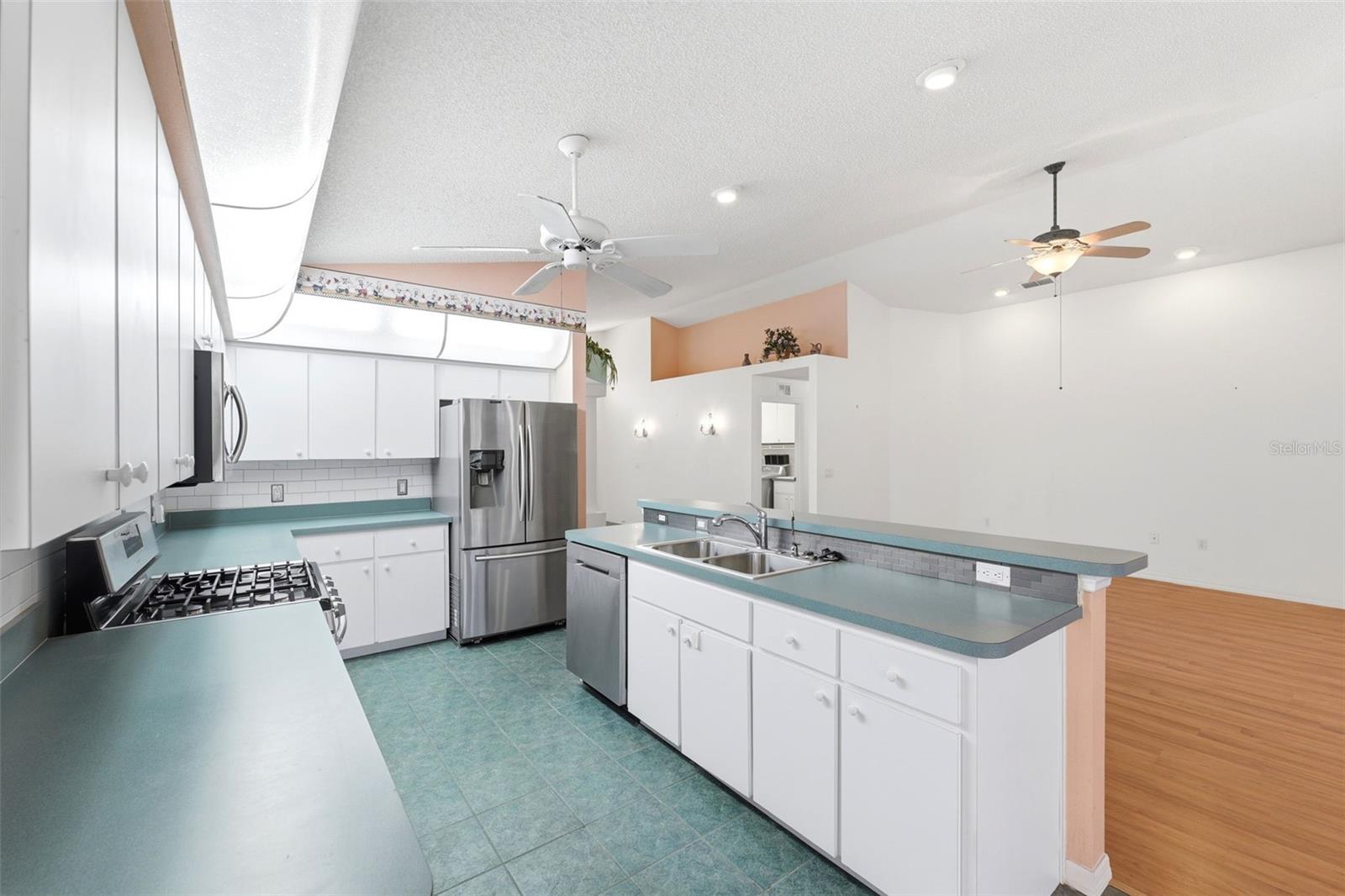 WELLINGTON AT SEVEN HILLS PH 1 - Residential